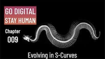 Een zwart-witfoto van een slang met de woorden, go digital stay human